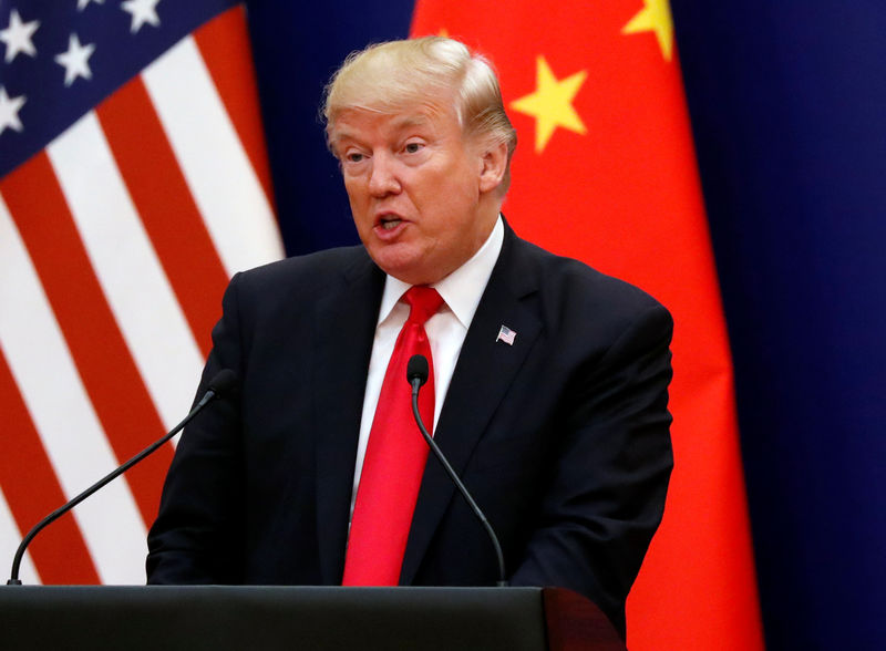 © Reuters. Presidente dos Estados Unidos, Donald Trump, durante reunião com líderes comerciais em Pequim, na China