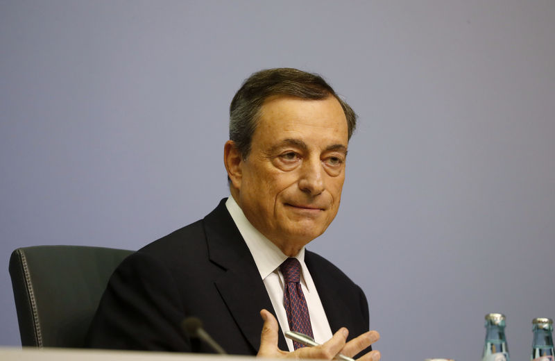 © Reuters. El BCE plantea retrasar unas normas de morosidad bancaria más estrictas
