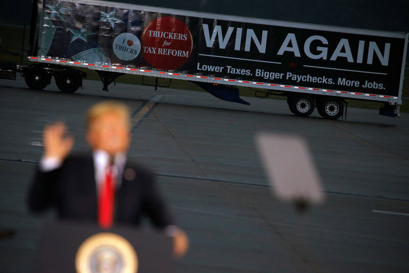 © Reuters. U.S. President Donald Trump speaks about tax reform in Harrisburg, Pennsylvania