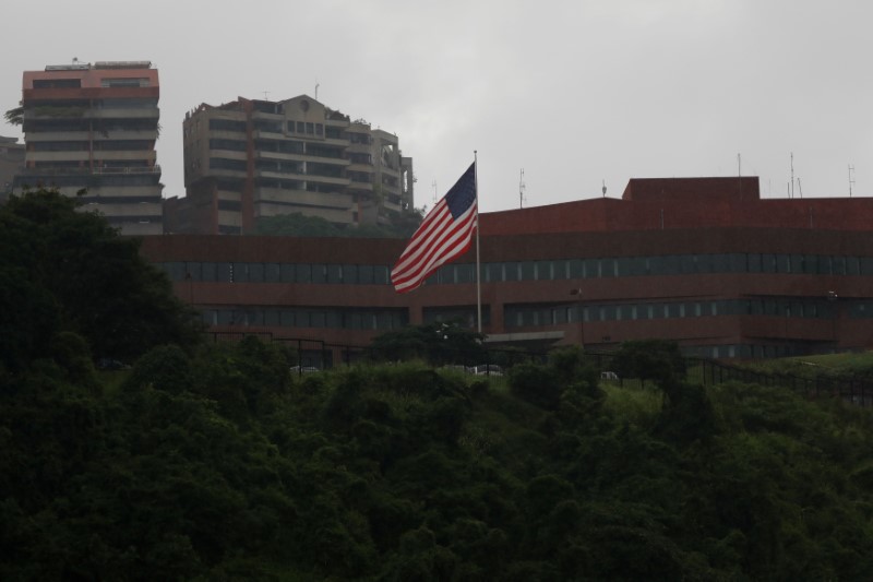 © Reuters. The U.S. flag flies in front of the U.S. embassy in Caracas