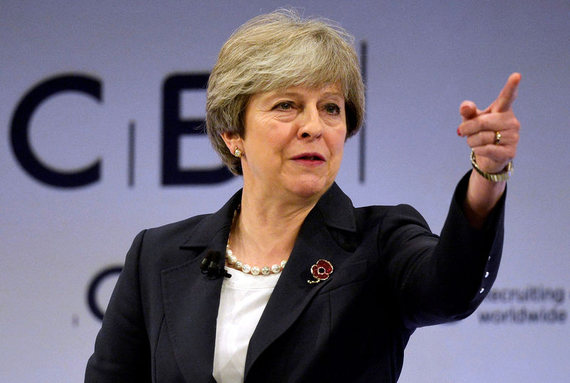 © Reuters. Primeira-ministra britânica, Theresa May, discursa em conferência anual da Confederação da Indústria Britânica em Londres