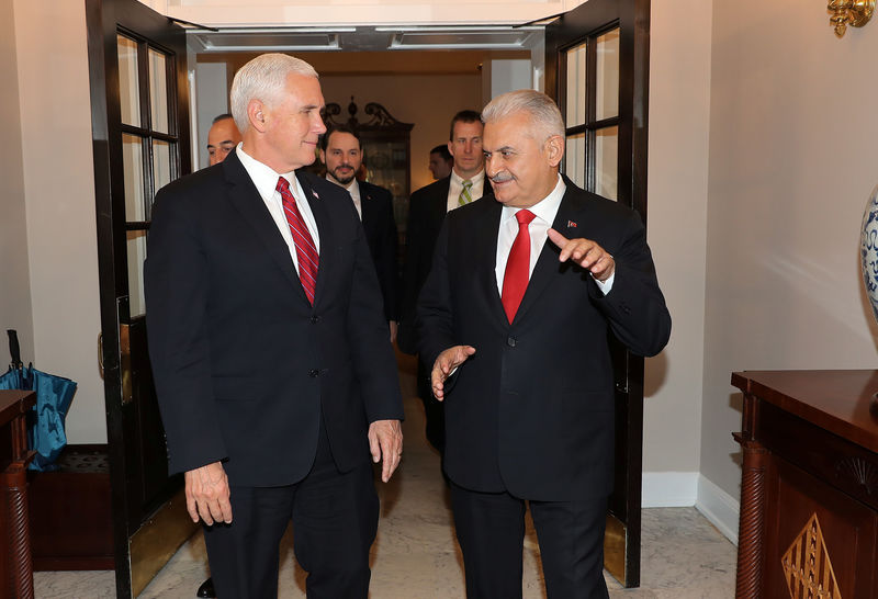 © Reuters. Turkey's Prime Minister Yildirim meets with U.S. Vice President Mike Pence at the White House in Washington