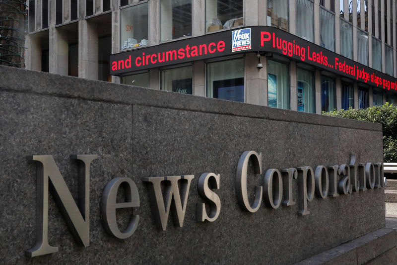 © Reuters. The Fox News electronic ticker is seen outside the News Corporation building in New York City