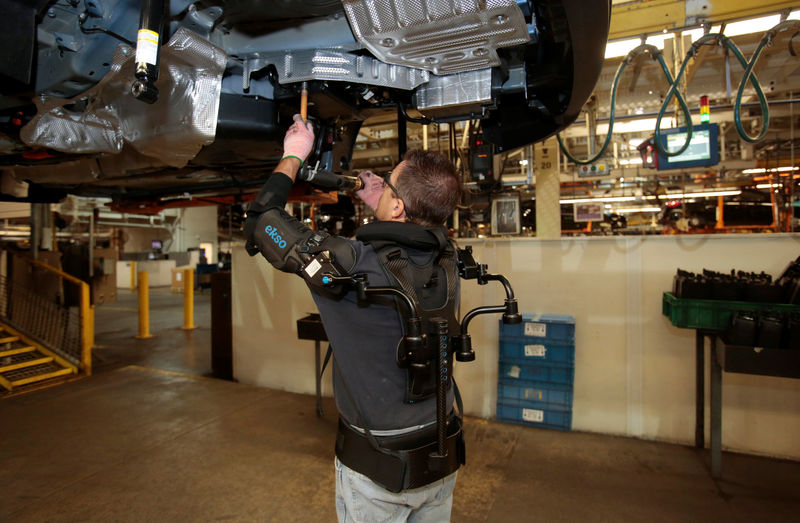 © Reuters. Ford Motor Co assembly worker Paul Collins wears an EksoVest as he works on the assembly line producing the Ford Focus and C-max at Wayne Assembly plant in Wayn