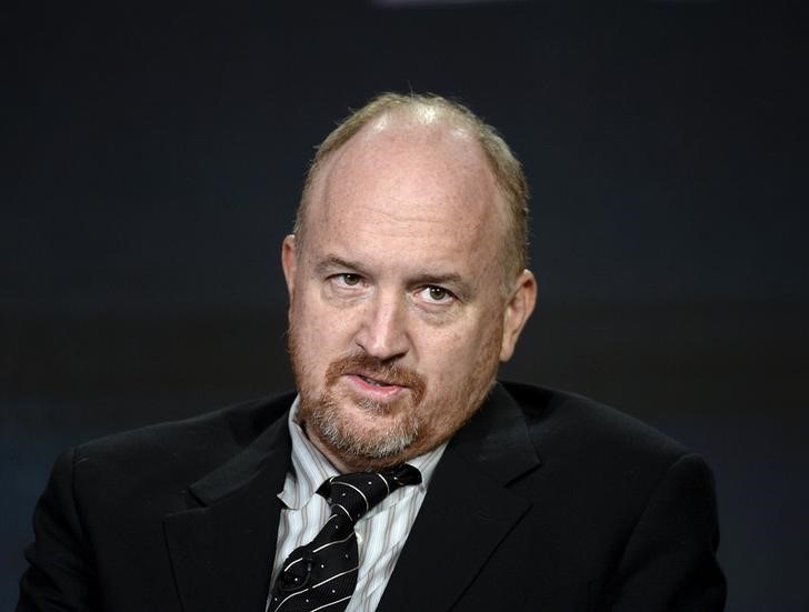 © Reuters. Comediante Louie C.K. participa de painel em Pasadena, na Califórnia