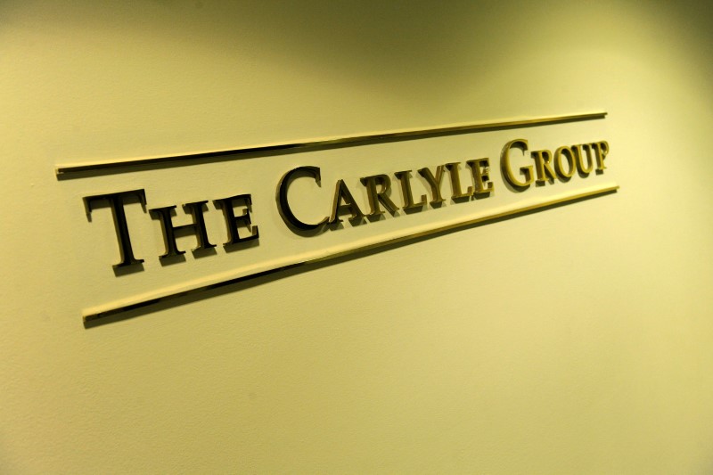 © Reuters. FILE PHOTO: A general view of the lobby outside of the Carlyle Group offices in Washington