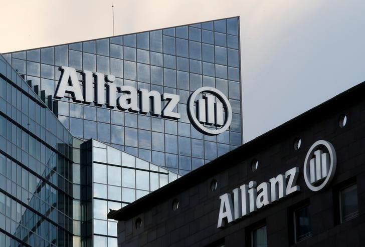 © Reuters. ALLIANZ: LES CATASTROPHES NATURELLES ONT GREVÉ LE BÉNÉFICE DU 3E TRIMESTRE