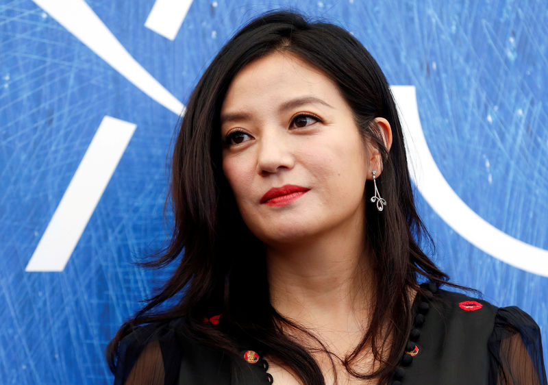 © Reuters. FILE PHOTO: Actress Zhao Wei, member of Venezia 73 International Jury, poses for photographers during a photocall at the 73rd Venice Film Festival in Venice