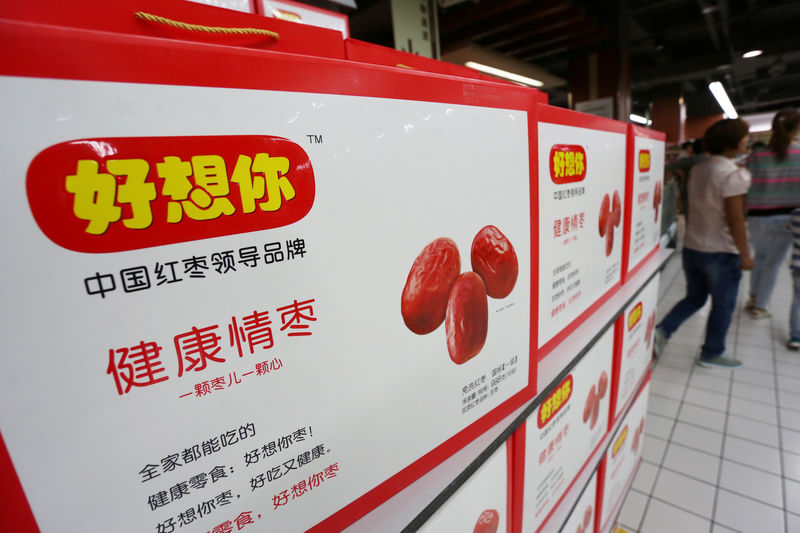 © Reuters. Packaged Hao Xiang Ni red dates are seen displayed for sale at a supermarket in Xuchang