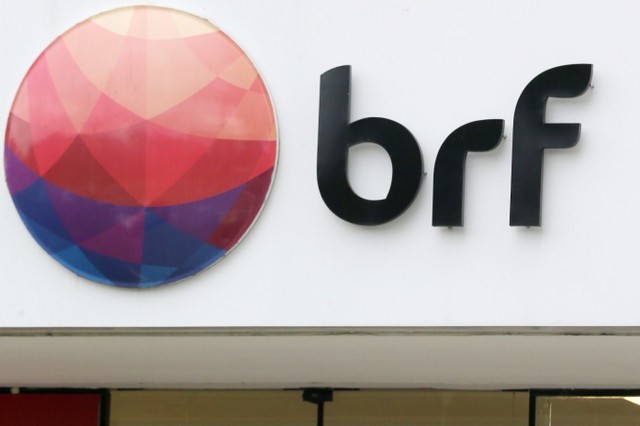 © Reuters. Logo da empresa de alimentos BRF é vista em São Paulo