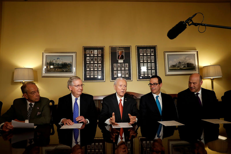 © Reuters. Senadores republicanos apresentam novo plano tributário em Washington, Estados Unidos