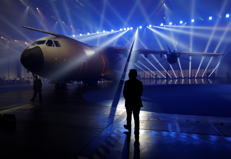 © Reuters. An Airbus A400M military transport plane is parked at the Airbus assembly plant during an event in Seville, southern Spain