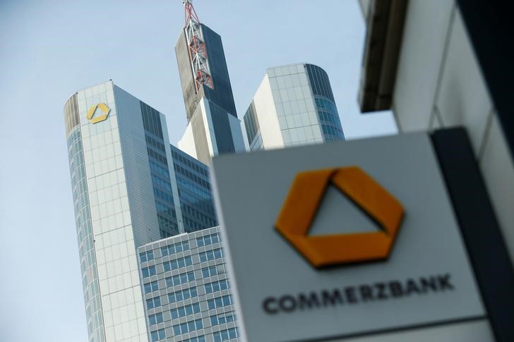 © Reuters. A Commerzbank logo is pictured before the bank's annual news conference in Frankfurt