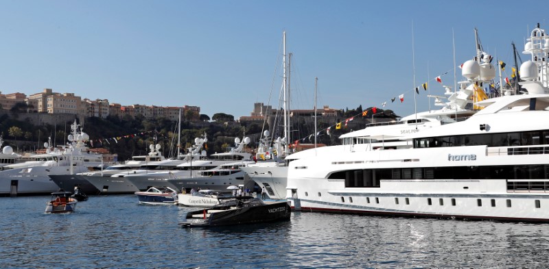 © Reuters. Luxury boats are seen during the Monaco Yacht show, one of the most prestigious pleasure boat show in the world, highlighting hundreds of yachts for the luxury yachting industry in port of Monaco