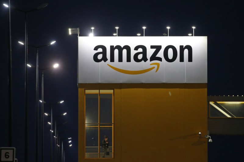 © Reuters. The logo of Amazon is seen at the company logistics center in Lauwin-Planque, northern France