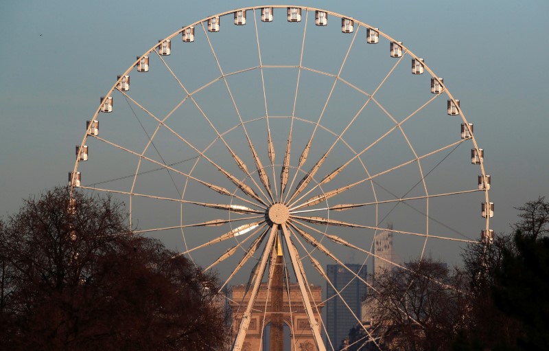 © Reuters. LA VILLE DE PARIS MISE EN EXAMEN DANS LE DOSSIER DE LA GRANDE ROUE