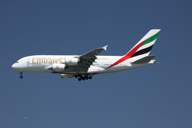 © Reuters. EMIRATES AIRLINES POURRAIT COMMANDER 36 À 38 AIRBUS A380