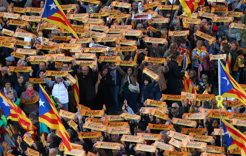 © Reuters. El independentismo se manifiesta en Barcelona por la libertad de sus líderes