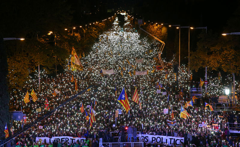 © Reuters. GRANDE MANIFESTATION INDÉPENDANTISTE DANS LES RUES DE BARCELONE