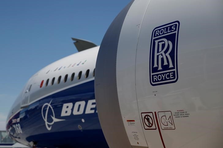 © Reuters. A Rolls Royce jet engine is seen on Boeing 787-10 on the static display during the 52nd Paris Air Show at Le Bourget Airport near Paris