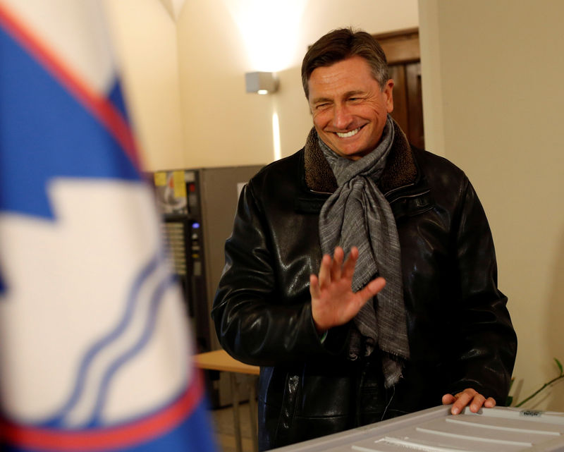 © Reuters. نتائج أولية: رئيس سلوفينيا يتصدر جولة إعادة الانتخابات