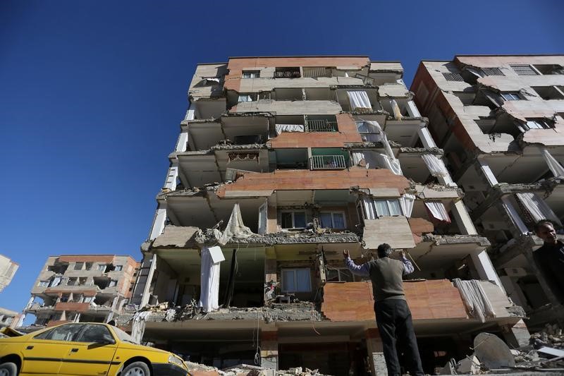 © Reuters. وكالة: ارتفاع عدد قتلى الزلزال في إقليم بغرب إيران إلى 328