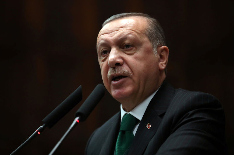 © Reuters. الرئيس التركي يقول إنه سيبحث سبل حل أزمة الخليج خلال زيارته للكويت