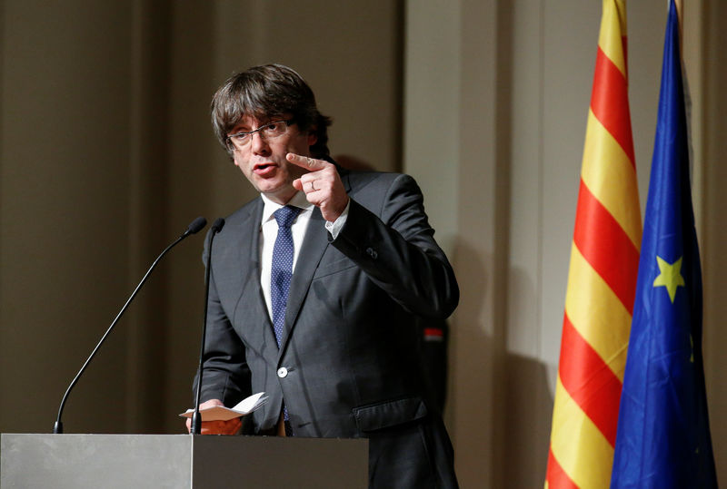 © Reuters. PUIGDEMONT ÉVOQUE "UNE AUTRE SOLUTION QUE L'INDÉPENDANCE"