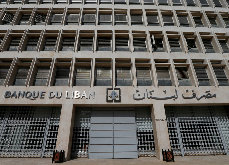 © Reuters. مسؤولان: وزارة المالية اللبنانية ستصدر سندات دولية في مبادلة للدين مع المصرف المركزي