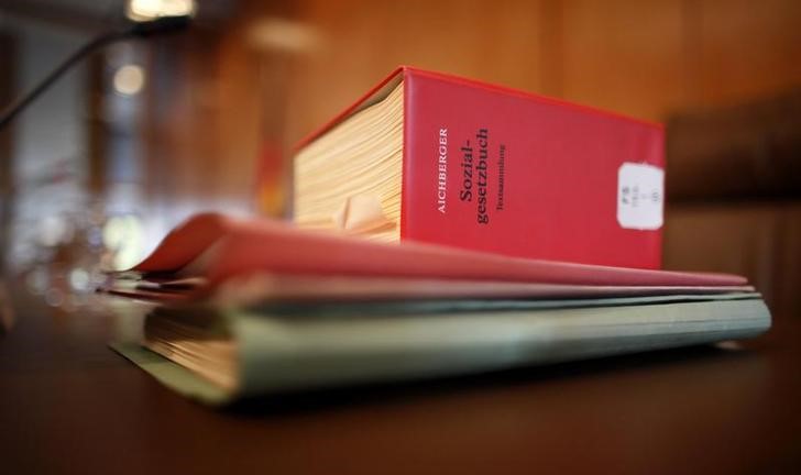 © Reuters. A social code book of German law and constitutional court files are pictured before hearing about child allowances included in Hartz IV unemployment benefits in Karlsruhe