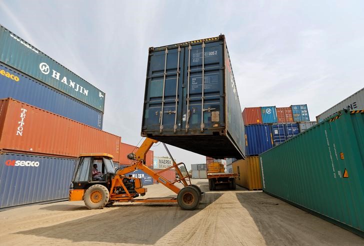 © Reuters. A mobile crane carries a container at Thar Dry Port in Sanand in Gujarat