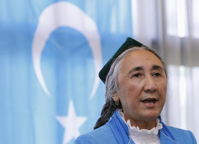 © Reuters. العفو الدولية: الصين اعتقلت نحو 30 من أقارب زعيمة منفية من الويغور