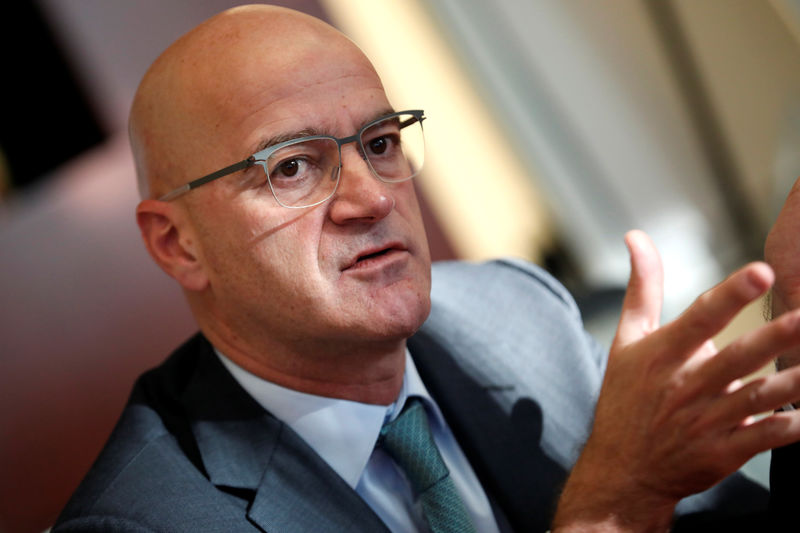 © Reuters. Joachim Fels, Managing Director at PIMCO, speaks during the Reuters Global Investment Outlook Summit in New York