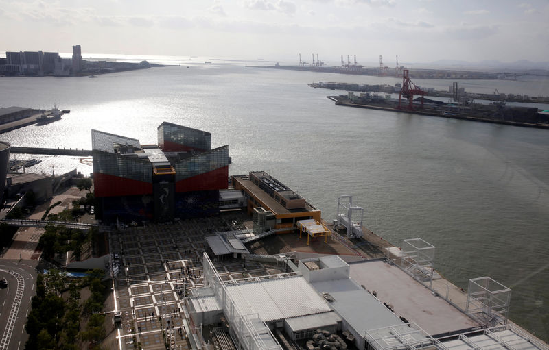 © Reuters. Factories line the port of Osaka