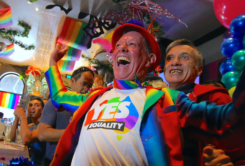 © Reuters. Members of the Sydney's gay community react as they celebrate after it was announced the majority of Australians support same-sex marriage in a national survey, at a pub located on Sydney's Oxford street