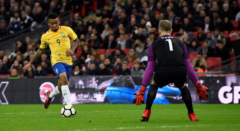 © Reuters. Inglaterra iguala 0-0 con Brasil en el partido amistoso en Wembley