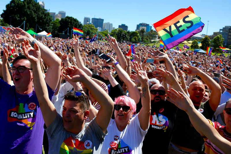 © Reuters. Una mayoría de australianos vota a favor del matrimonio entre personas del mismo sexo