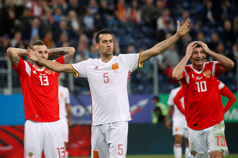 © Reuters. Rusia muestra su mejor imagen al empatar 3-3 con España en el amistoso