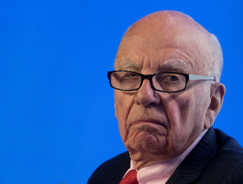 © Reuters. FILE PHOTO: Murdoch, executive chairman of News Corporation, reacts during a panel discussion at the B20 meeting of company CEOs in Sydney