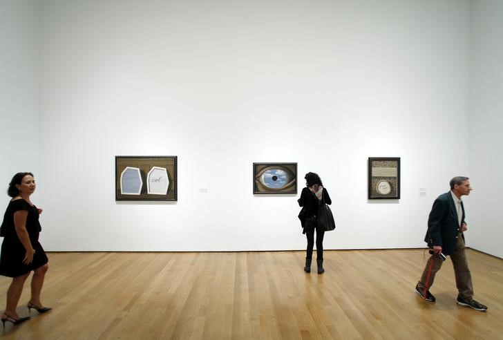 © Reuters. Hallan la última pieza de una pintura de Magritte bajo otra de sus piezas en Bruselas