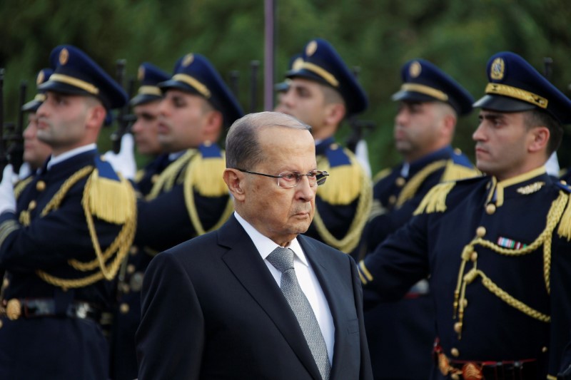 © Reuters. LIBAN: AOUN ACCUSE L'ARABIE DE RETENIR AUSSI LA FAMILLE HARIRI