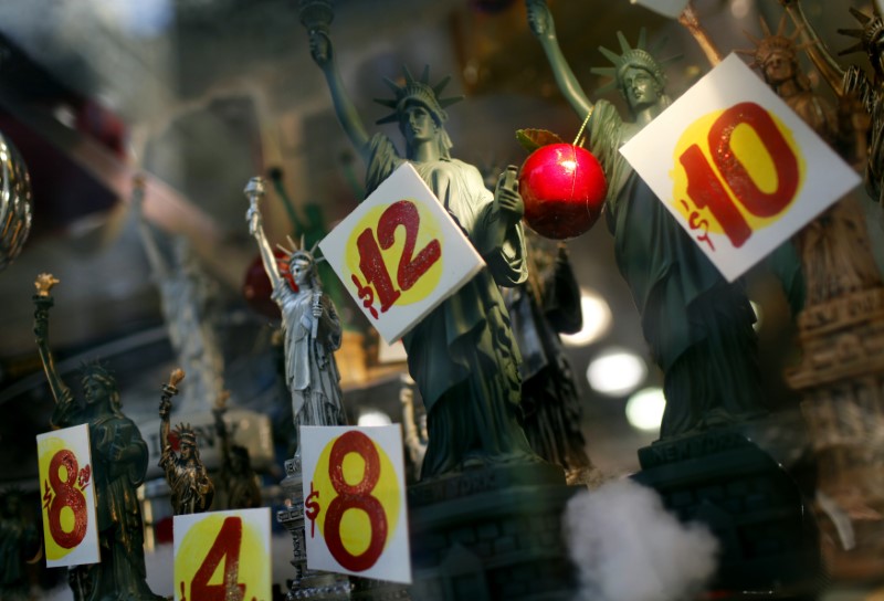 © Reuters. Prices are seen on replica Statues of Liberty figures in a shop window in New York City