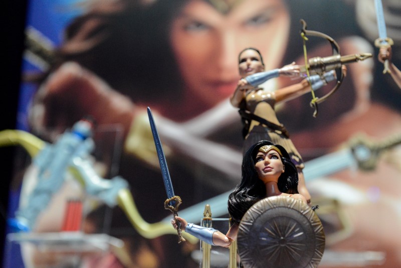 © Reuters. FILE PHOTO: Mattel's Wonder Woman doll is seen at the 114th North American International Toy Fair in New York City
