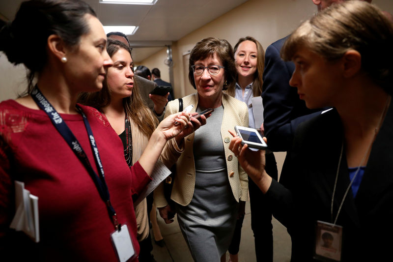 © Reuters. FILE PHOTO - Senators arrive for the weekly caucus party luncheons at the U.S. Capitol in Washington