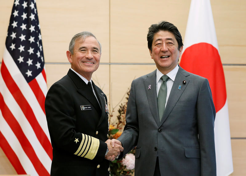 © Reuters. رئيس وزراء اليابان يقول إن بلاده ترغب في التنسيق مع أمريكا لتحسين قدرات الردع