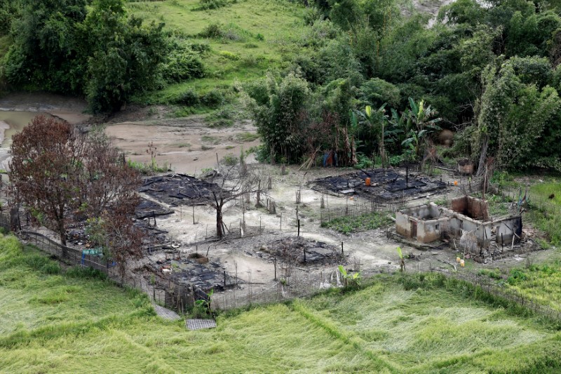 © Reuters. FILE PHOTO: Aerial view of a burned Rohingya village near Maungdaw, north of Rakhine state