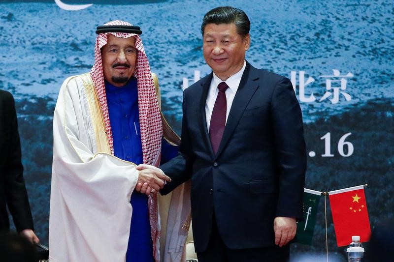 © Reuters. وسائل إعلام رسمية: الرئيس الصيني يتصل بالعاهل السعودي