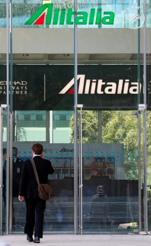 © Reuters. Il quartier generale di Alitalia a Roma