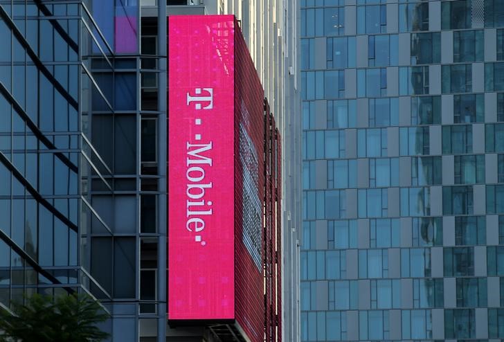 © Reuters. T-Mobile logo is advertised on building sign in Los Angeles