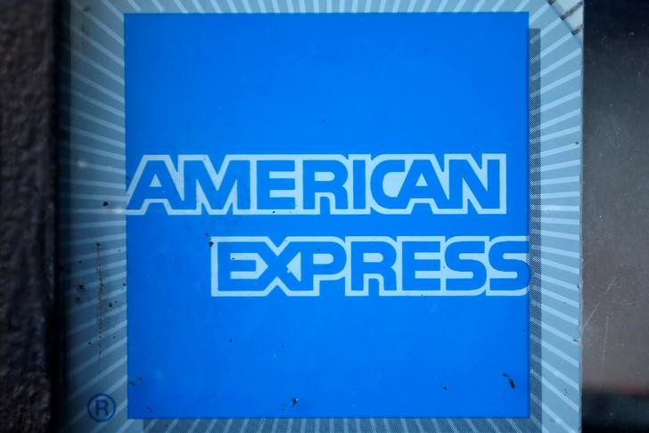 © Reuters. The logo of Dow Jones Industrial Average stock market index listed company American Express (AXP) is seen in Los Angeles